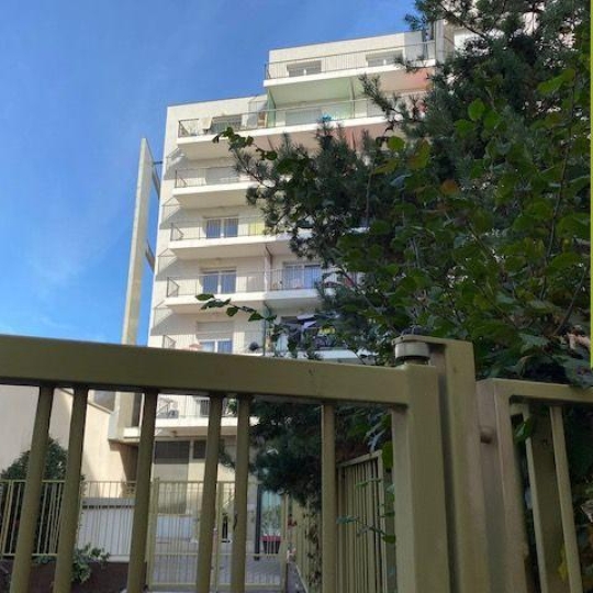  Annonces ST CYR : Apartment | LYON (69007) | 37 m2 | 645 € 