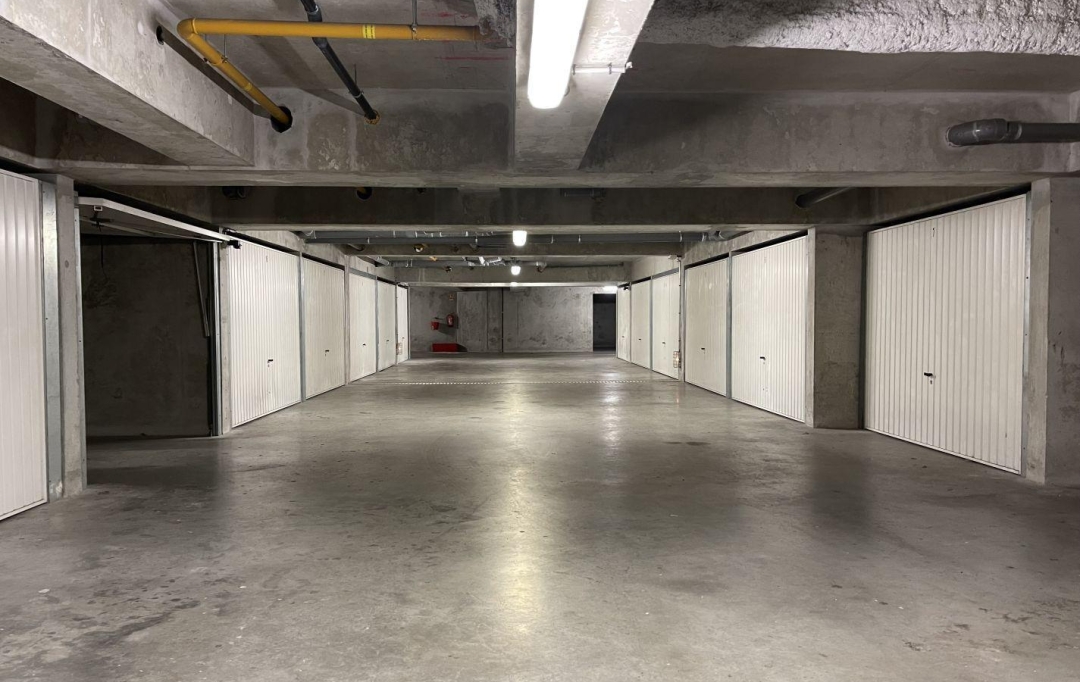 Annonces ST CYR : Garage / Parking | LYON (69008) | 16 m2 | 18 000 € 